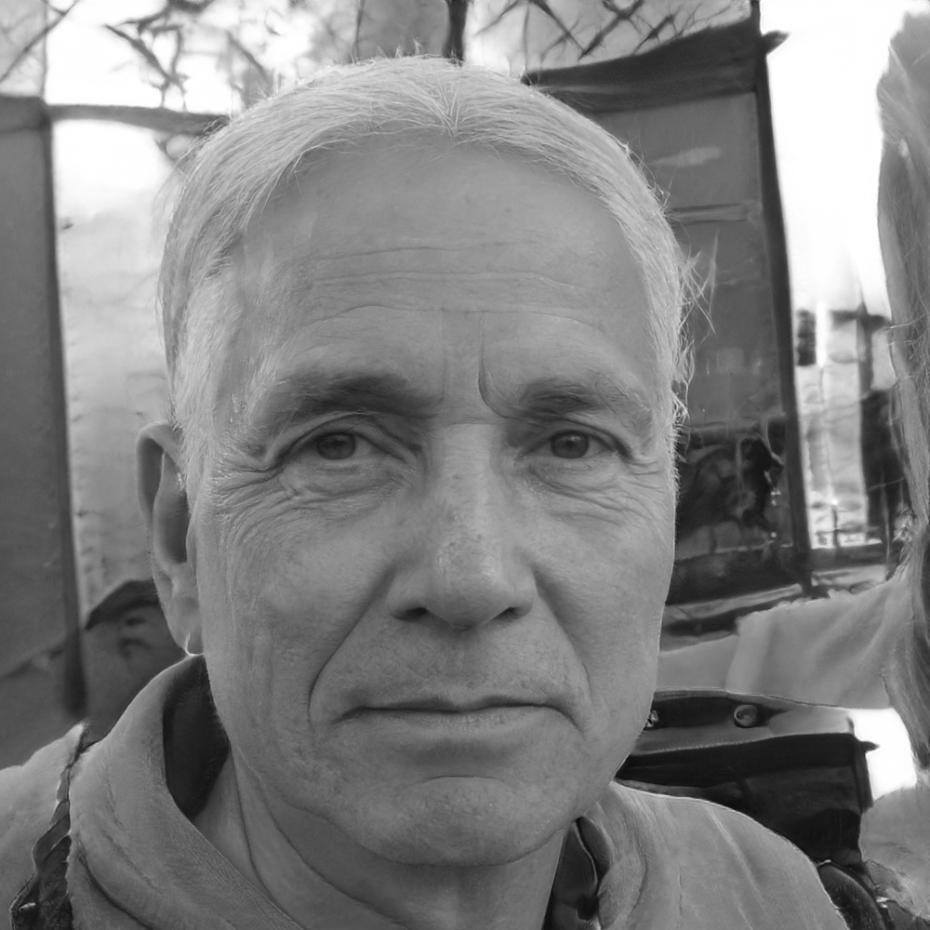 Ritratto di Matteo Santangelo, esperto di trucco teatrale